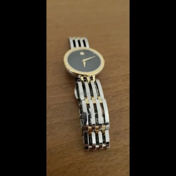 Movado Esperanza, 28 mm stainless steel and yellow gold PVD - Picture 3 of 5